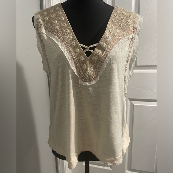 Gimmicks sleeveless v neck gold studded top in small - Picture 1 of 6